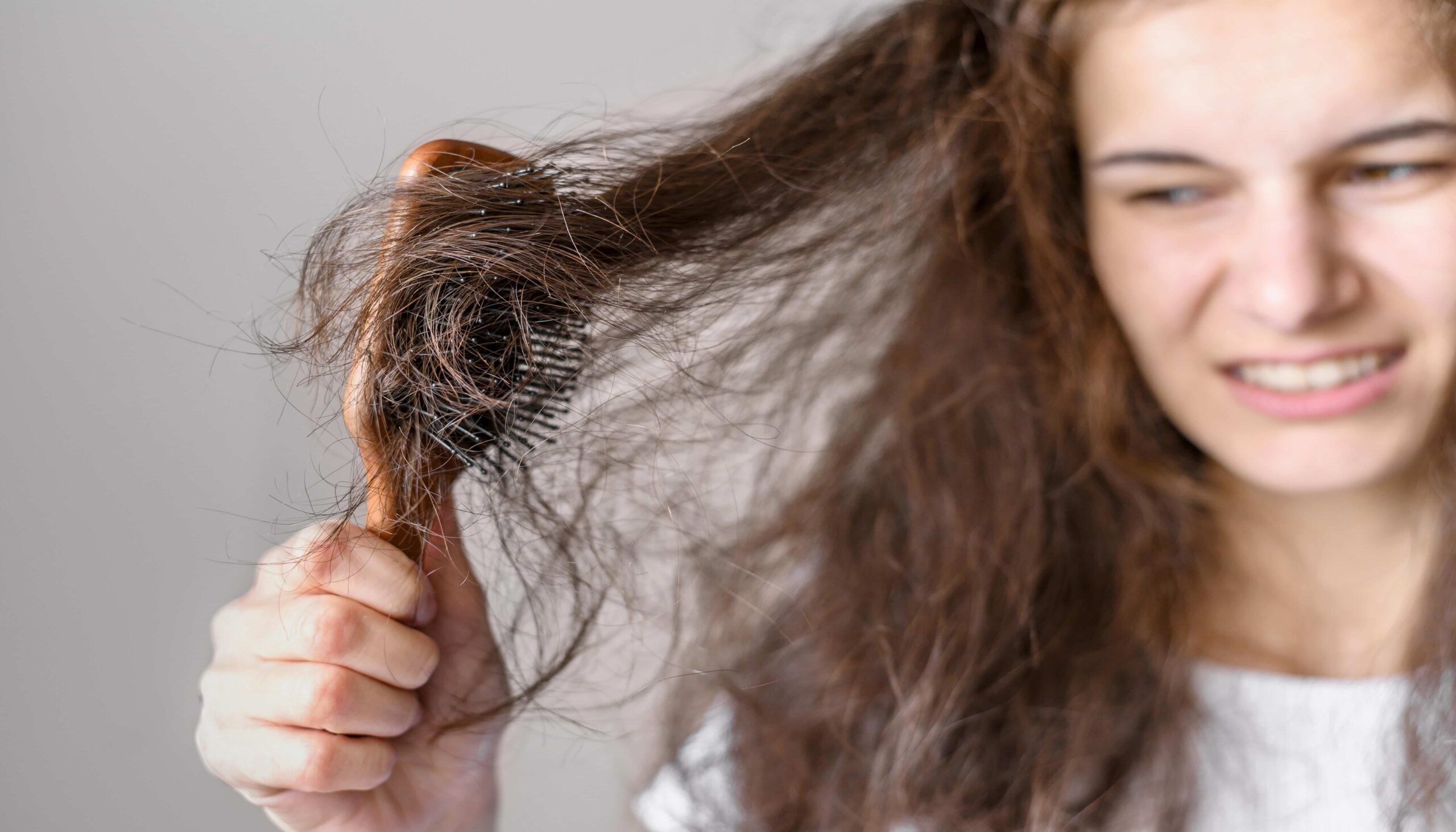 woman-struggling-brush-hair-min (1)